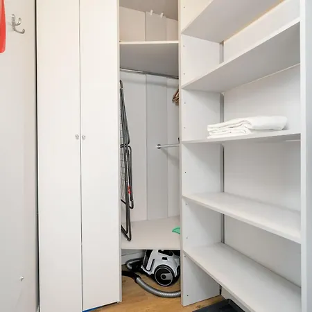 Studio In Jezyce Near City Centre By Renters Apartment