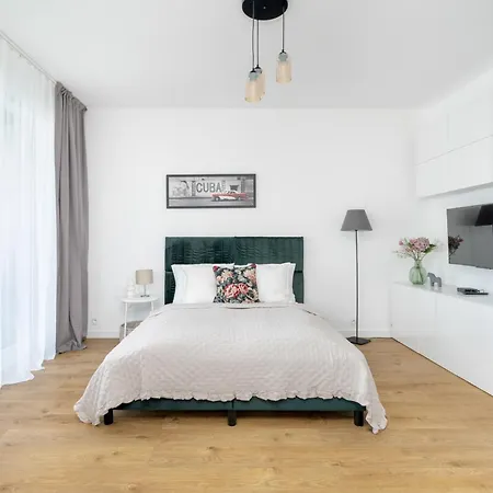 Apartment Studio In Jezyce Near City Centre By Renters *